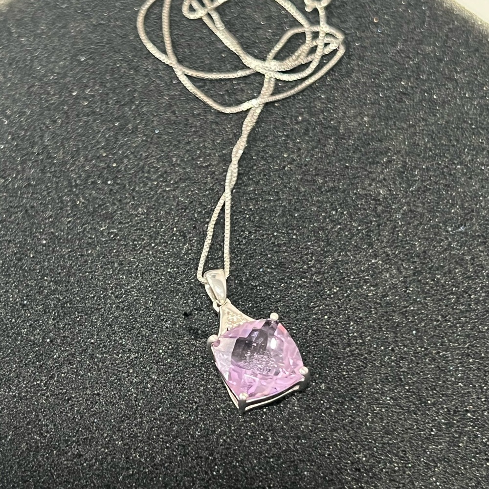 Elegant Silver Necklace with Purple Gemstone
